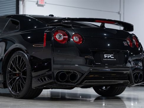 Used 2021 Nissan GT-R Premium AWD/4WD image 14