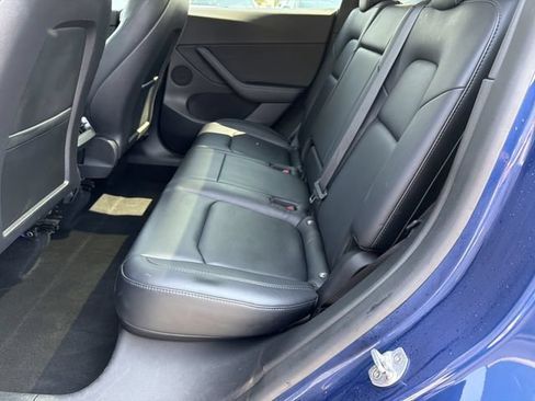 Used 2022 Tesla Model Y Long Range AWD/4WD image 25