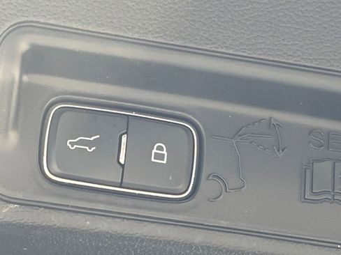 Used 2024 Ford Explorer Limited image 23