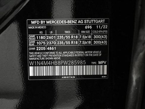 Certified 2023 Mercedes-Benz GLB 250 4MATIC w/ Premium Package image 27