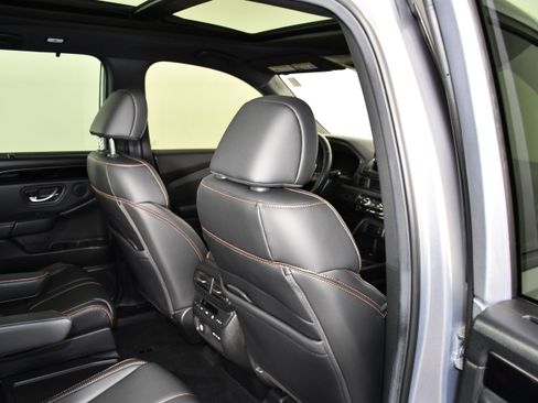 Used 2025 Honda Pilot TrailSport image 46