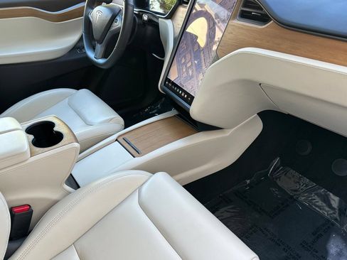 Used 2020 Tesla Model X Long Range AWD/4WD image 16