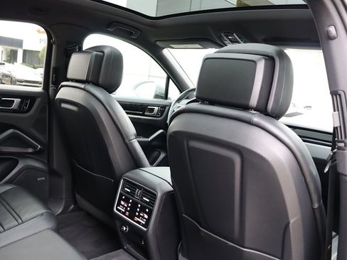 Used 2021 Porsche Cayenne Coupe image 43