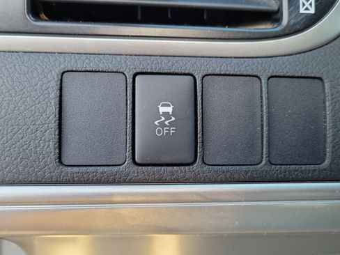 Used 2013 Toyota Camry LE image 19