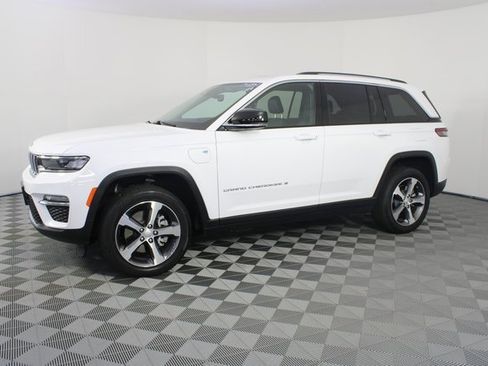 Used 2022 Jeep Grand Cherokee Limited 4xe image 2