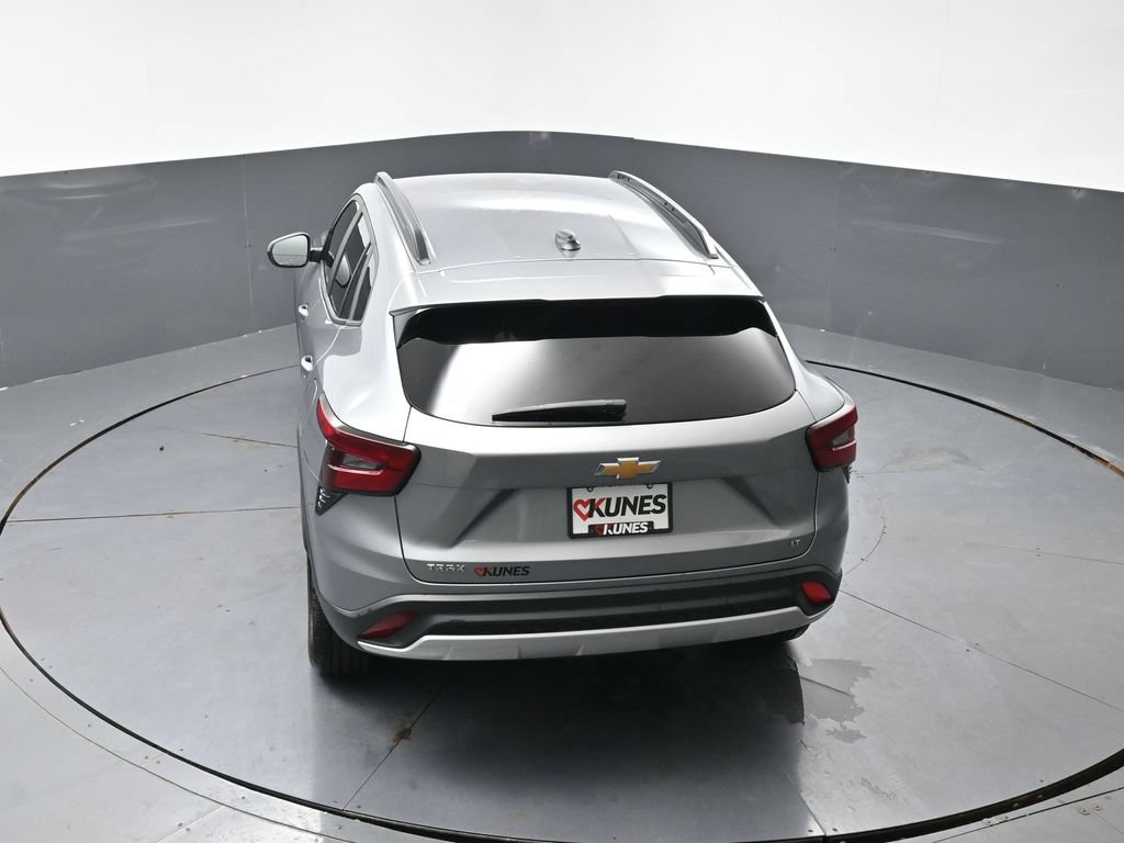 Used 2025 Chevrolet Trax LT FWD image 47