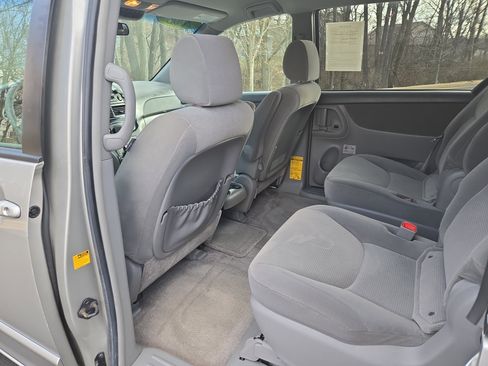 Used 2005 Toyota Sienna LE image 23
