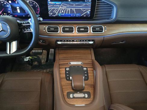 Used 2024 Mercedes-Benz GLS 580 4MATIC w/ Night Package image 8