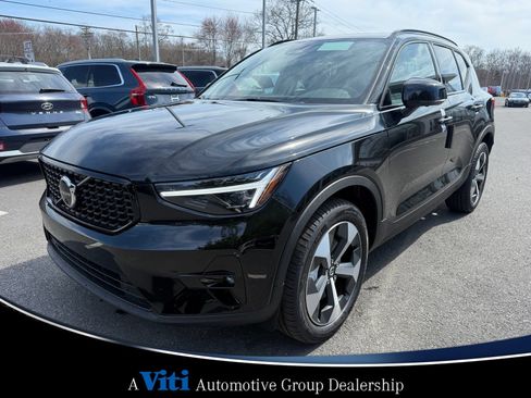 Used 2026 Volvo XC40 B5 Plus w/ Climate Package AWD/4WD image 4