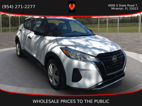 Used 2023 Nissan Kicks S image 3