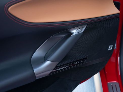 Used 2024 Ferrari SF90 Spider image 29