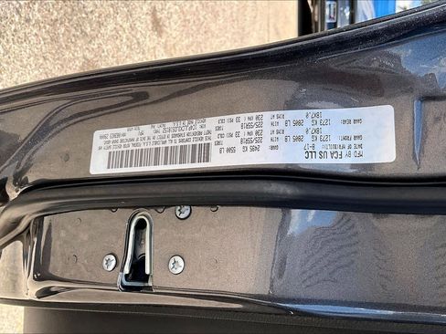 Used 2018 Jeep Cherokee Latitude w/ Altitude Package FWD image 33