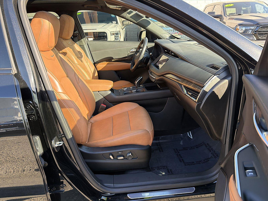 Used 2023 Cadillac XT4 Sport w/ LPO, Onyx Lite Package AWD/4WD image 28