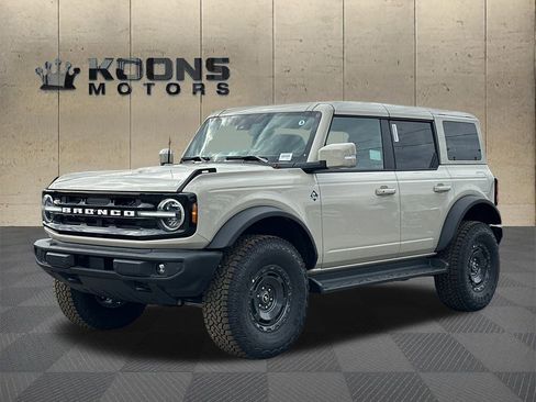 New 2025 Ford Bronco Outer Banks w/ Sasquatch Package image 1