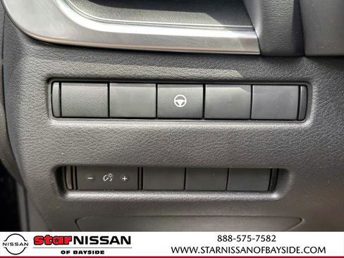 Certified 2022 Nissan Rogue SV image 18