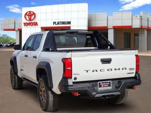 Used 2025 Toyota Tacoma Trailhunter image 5