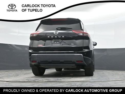 Used 2025 Nissan Rogue SL w/ SL Premium Package image 38
