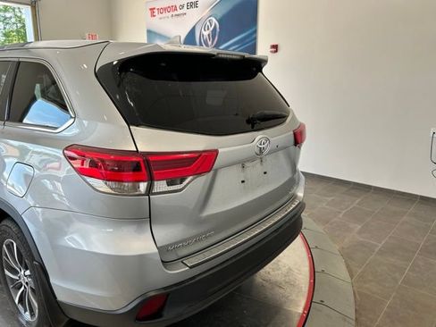 Used 2019 Toyota Highlander XLE AWD/4WD image 5