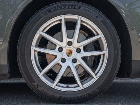 Used 2025 Porsche Panamera RWD image 13