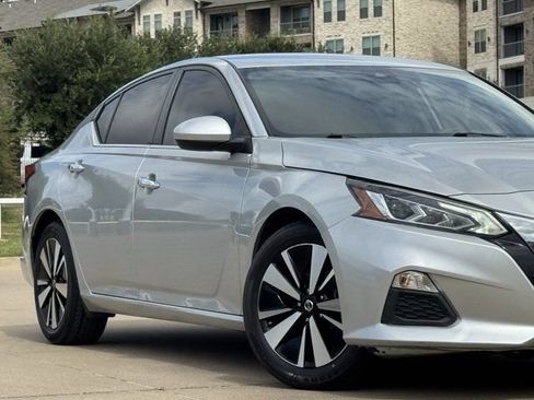 Used 2022 Nissan Altima 2.5 SV FWD image 3