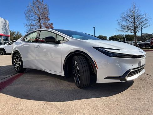 New 2026 Toyota Prius Plug-In Hybrid image 5