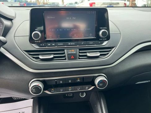 Used 2024 Nissan Altima 2.5 S FWD image 19