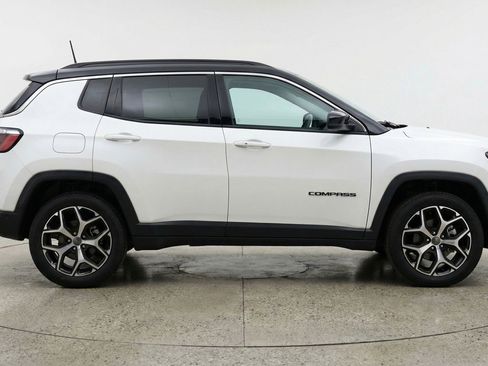 Used 2025 Jeep Compass Limited image 11
