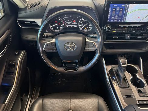 Used 2021 Toyota Highlander Platinum FWD image 14