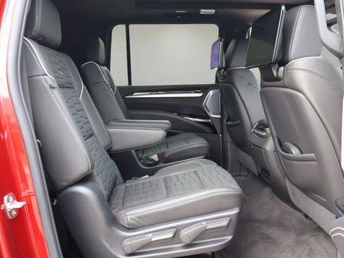Certified 2026 Cadillac Escalade ESV Platinum Sport w/ LPO, Floor Liner Package AWD/4WD image 20