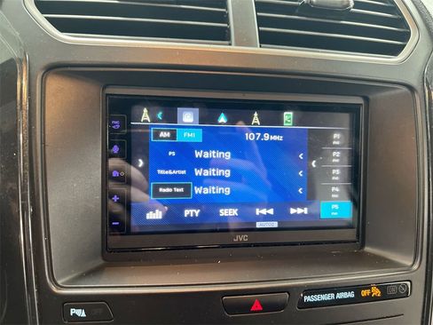 Used 2018 Ford Explorer XLT w/ Equipment Group 202A image 13