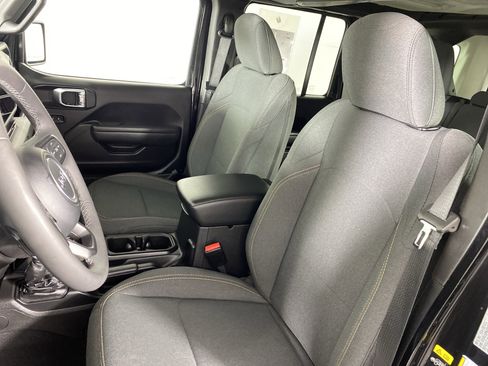 Used 2025 Jeep Wrangler Willys image 15