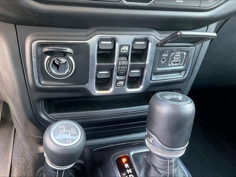 Used 2023 Jeep Wrangler Unlimited Sahara AWD/4WD image 36