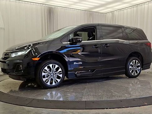 Used 2025 Honda Odyssey Elite image 3