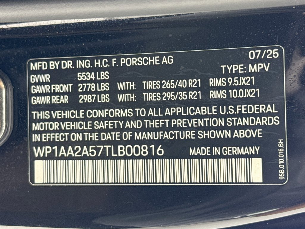 Certified 2026 Porsche Macan AWD/4WD image 34