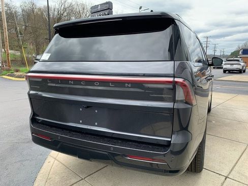 New 2026 Lincoln Navigator Reserve w/ Jet Appearance Package AWD/4WD image 13
