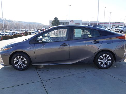 Certified 2022 Toyota Prius Prime LE image 5