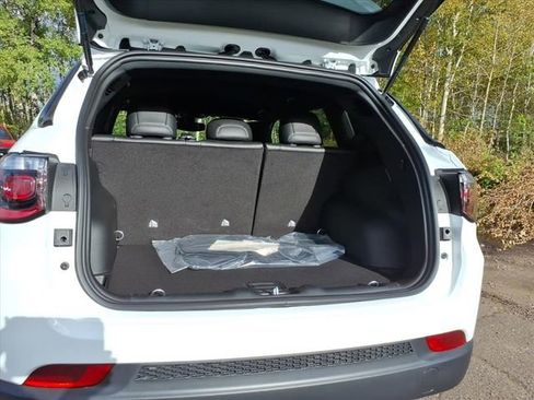 New 2026 Jeep Compass Latitude image 8