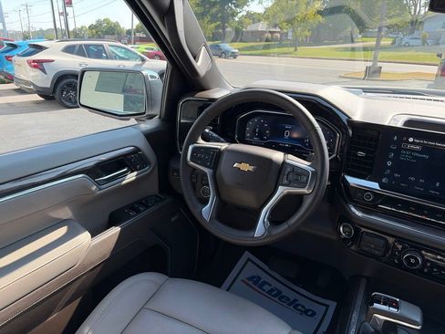 Used 2025 Chevrolet Silverado 1500 LTZ AWD/4WD image 16