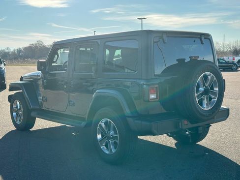 Used 2022 Jeep Wrangler Unlimited Sahara image 5