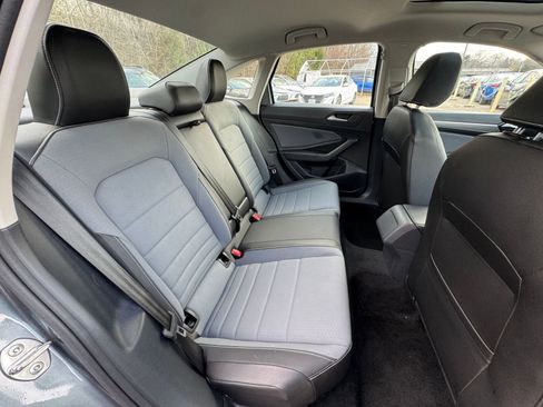 Used 2025 Volkswagen Jetta SE image 36