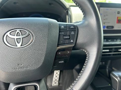 Used 2025 Toyota Camry SE FWD image 21