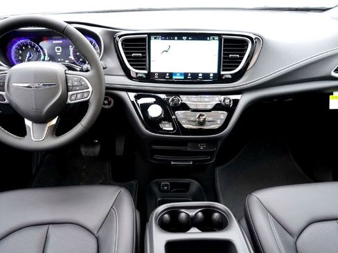 New 2026 Chrysler Pacifica Select image 20
