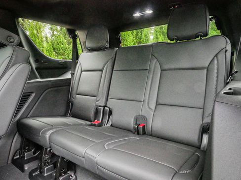 Used 2026 GMC Yukon Denali w/ Sun & Power Step Package AWD/4WD image 32