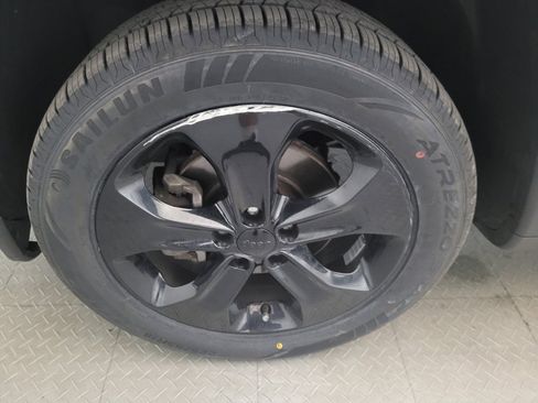 Used 2018 Jeep Compass Latitude w/ Popular Equipment Group AWD/4WD image 31