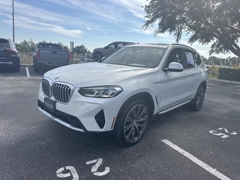 Used 2024 BMW X3 sDrive30i w/ Premium Package image 8