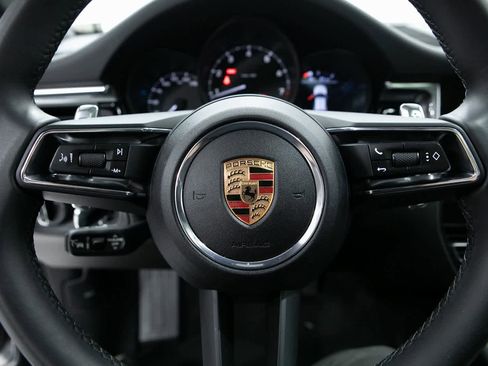 Certified 2025 Porsche Macan image 14