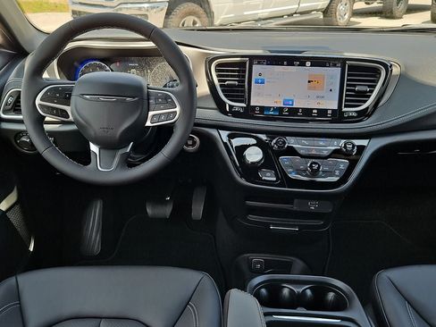 New 2027 Chrysler Pacifica Select FWD image 18