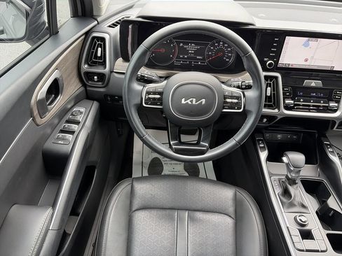 Used 2023 Kia Sorento EX w/ Panoramic Sunroof Package FWD image 15