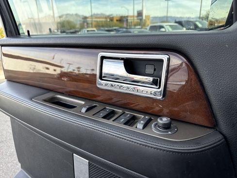 Used 2014 Lincoln Navigator 2WD image 12