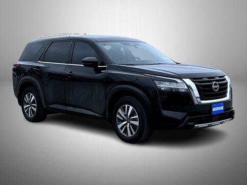 Used 2024 Nissan Pathfinder SL image 3